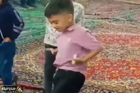 آواز شاد؛ بچه قد بامیه خورشتیه تو عروسی یه جوری عربی میلرزونه استخوناش قرچ قوروچ میشه