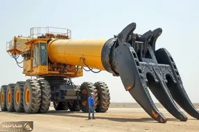 ابزارآلات غول پیکر؛ بیل مکانیکی غول برای شخم زدن زمین مهلک تبدیل به چنگک شد