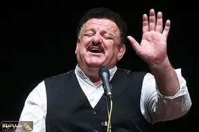 آواز شاد؛ استاد ناصر وحدتی با آهنگ آها بوگو کم کم وارد فاز رقص شد