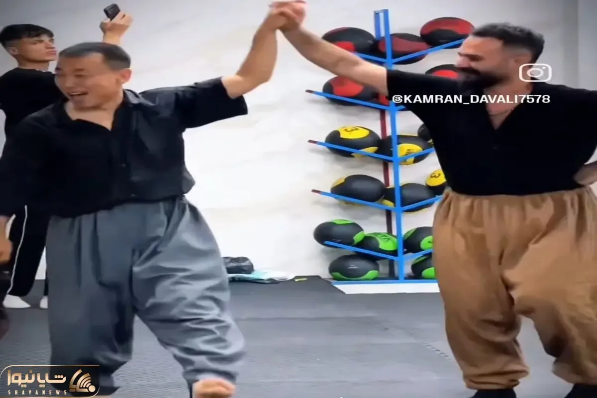 آواز شاد؛ پسر کرد انقد حرفه ای به مرد چینی رقص کردی یاد داد چشم بادومیه بلا هم مستعده