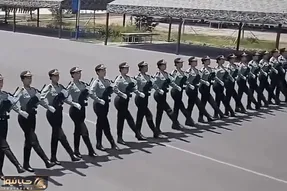 ابرقدرت تسلیحاتی / رژه زنان نظامی چینی که حتی یک میلی متر جلو عقب نیستن