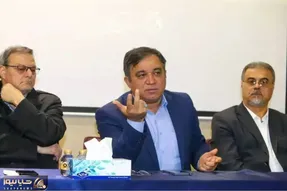 علی تاجرنیا؛ رئیس هیات مدیره استقلال یا فعال توئیتری؟