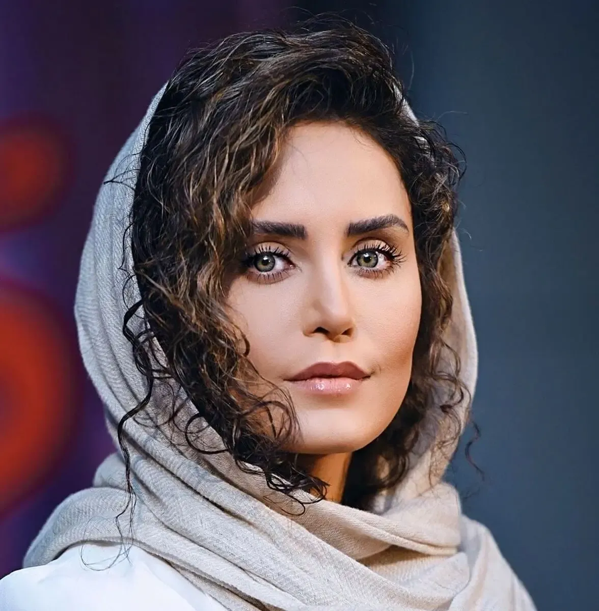 الناز شاکردوست در ساحل با ژستی عجیب و خاص