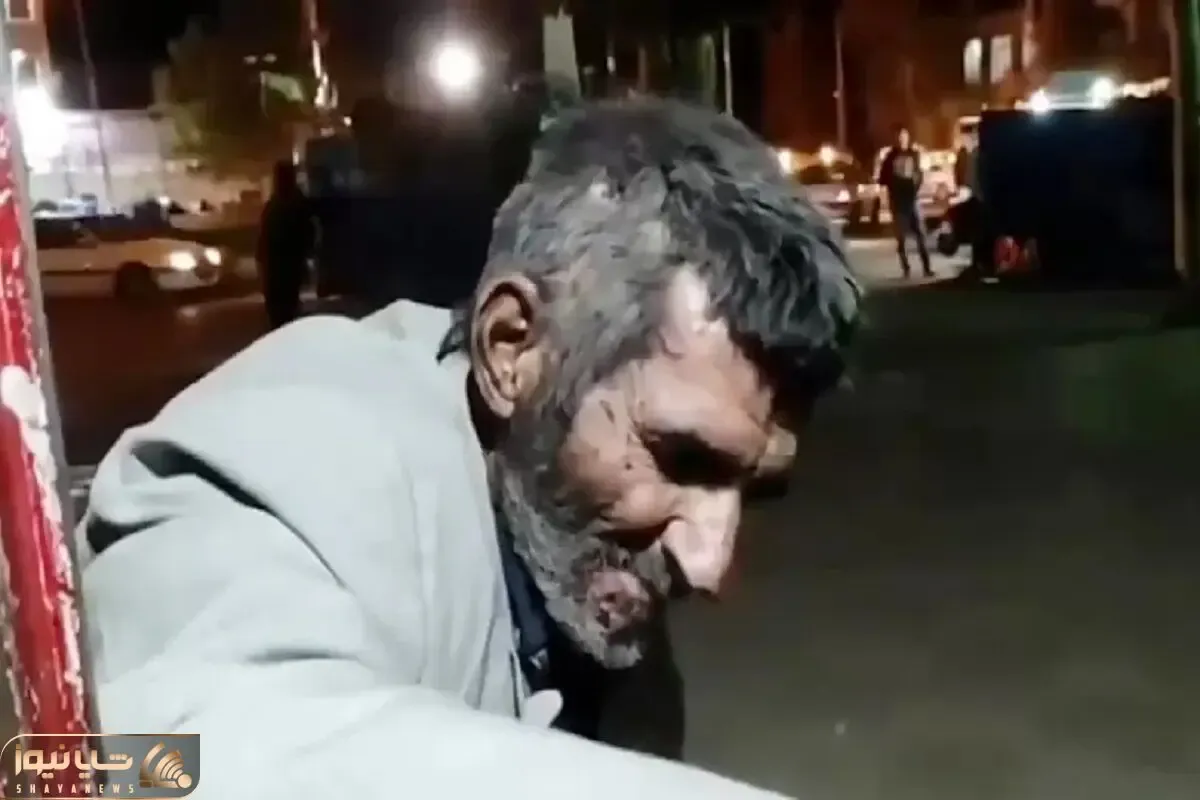 آواز جیگرسوز؛ پیرمرد خمیده چه هق ق کنان تو دل شب آهنگ سوزناک حسن زیرک رو میخونه