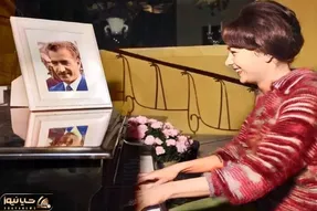سفر به ایام قدیم 1348؛ نگاه پر نفرت و عصبانی فرح به شاه مخلوع در حرم امام رضا