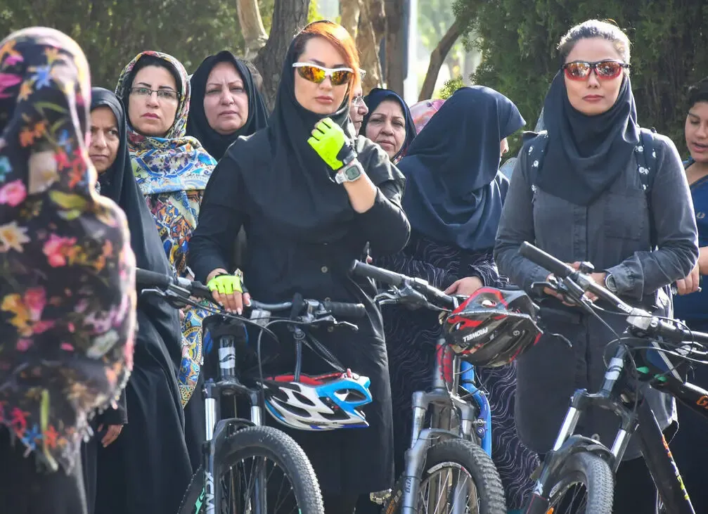نماینده خبرگان: دوچرخه‌ سواری زنان توهین به خداست!