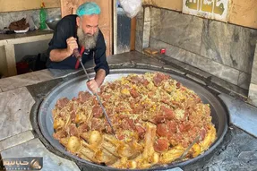 پخت و پز های هیکلی؛ پیرمرد افغان چجور دست تنها این حجم کابلی پلو رو درست کرد دورچینشو