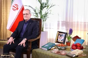 نشان روی کُت پزشکیان هنگام خواندن پیام نوروزی چه بود؟
