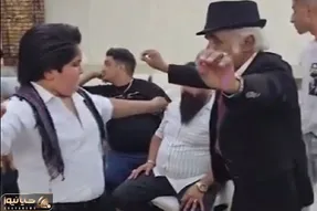 آواز شاد؛ رقص داش مشتی و باباکرمی پسر تپل و پدر بزرگ ریشو فقط نوهه لنگ انداخته گردنش