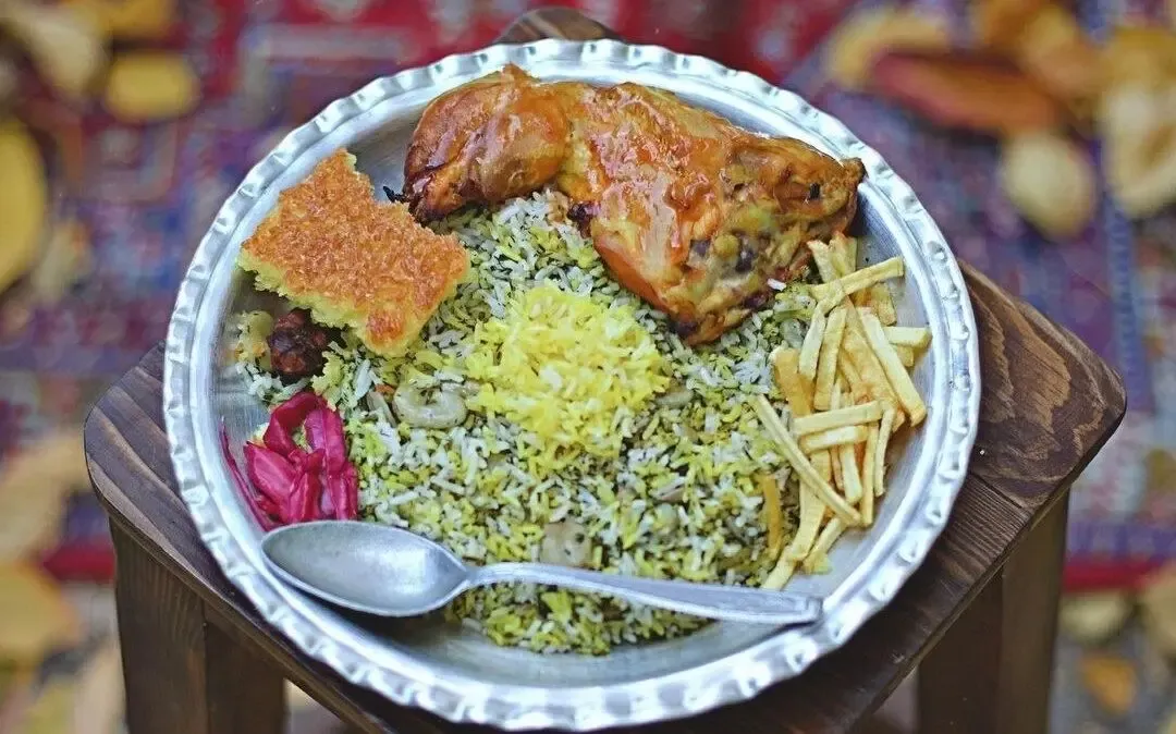 طرز تهیه باقالی پلو با مرغ خوشمزه و مجلسی با یه سس باحال و خاص
