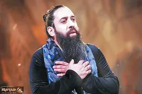 آواز سیاه؛ روزبه نعمت الهی با همخوانی مادرش برای ایران رقص شعله ها خوند