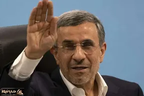 (عکس) اقدام عجیب رئیس جمهور سابق در مراسم ختم خواهرش