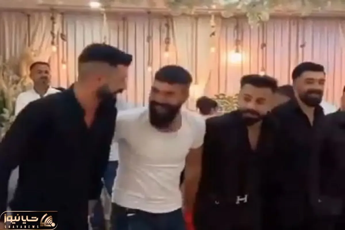 آواز شاد؛ این پسرا یطوری منظم به صف شدن تو تالار آدم یاد مدرسه میفته؛ پایکوبی مرتب