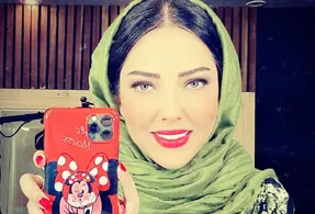 ست رژ و لاک خانم بازیگر با قاب گوشی مینی موسش! +عکس