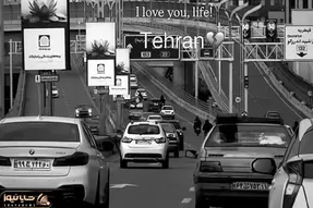 آواز احساسی؛ علیرضا قربانی موقع رانندگی تو تهران آهنگ چقدر غم شمردیم رو خوند و سوزوند