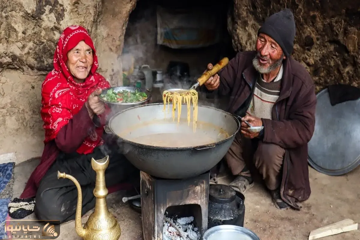 غذای خوش پخت دهاتی؛ پیرزن پیرمرد غارنشین خوراک گوشت پختن پرملات واقعا محشر شده
