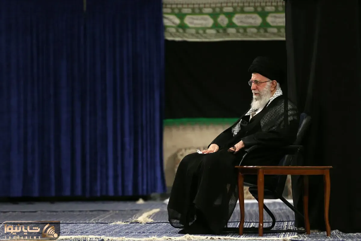 حضور رهبر معظم انقلاب در مراسم شب عاشورا در حسینیه امام خمینی