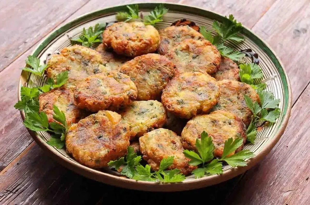 طرز تهیه کوکو سیب زمینی تُرد و خوشمزه + رازهای وا نرفتن