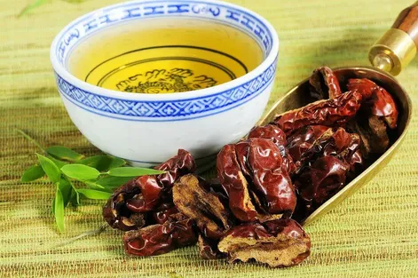 ۱۰ خاصیت شگفت انگیز عناب؛ از درمان سرطان تا هضم غذا