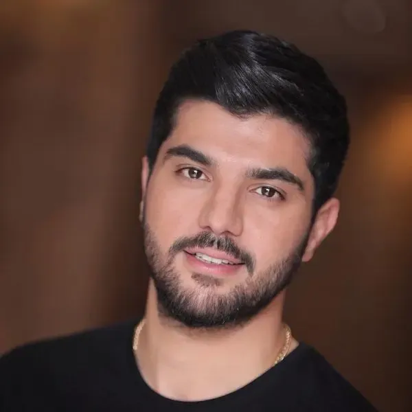 عکس لو رفته از بازیگر معروف با ماشین لاکچری اش + عکس
