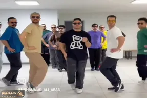 آواز شاد؛ پسرا جمع شدن دورهم رقص شکم رو ویبره میرن چربی سوزیشون تضمینیه