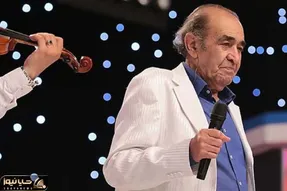 آواز شاد؛ ایرج خواجه امیری سر سفره آبگوشت چه با عشوه آهنگ گنج قارون رو میخونه
