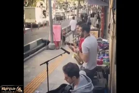 آواز خیابانی؛ اجرای دلنشین این بند را ببینید فقط هماهنگی حرکت خفن شانه ها با ساکسیفون