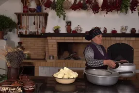 غذای خوش پخت دهاتی؛ خانوم خوش ذوق تو خونه پنیر فتا پخته واقعا ماشالله داره