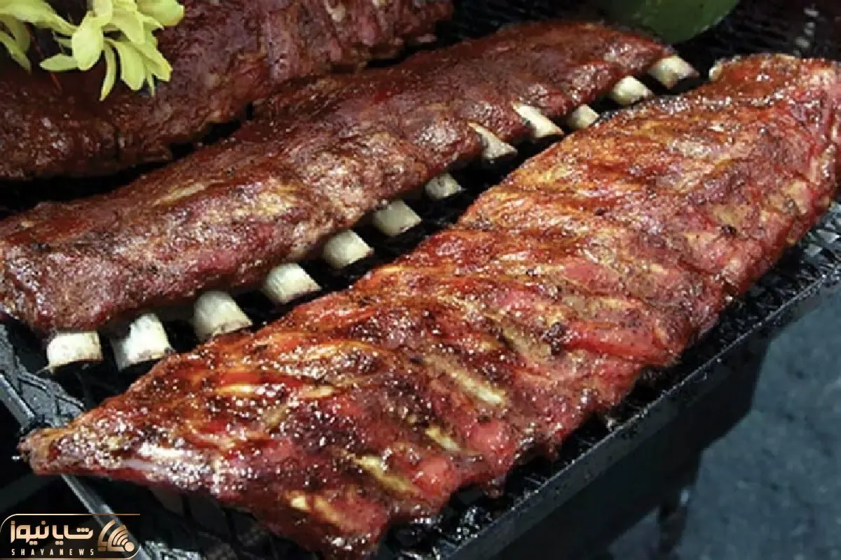 کباب کردن دنده گوسفند به سبک این زوج غارنشین افغان