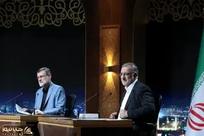 عکسی جالب از حالت چهره دو کاندیدای پوششی انتخابات در جلسه ای به ریاست پزشکیان