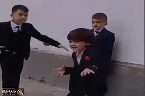 آواز محلی؛ ببینید این دوتا پسر چقد باحال با کت و شلوار میرقصن؛ بچه انقد پایه ندیدن