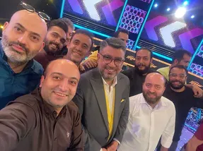 توئیت رضا رشیدپور درباره اوکراین و جنجال رنگ لباسش!
