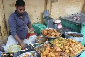 غذای هندی / آخه چی میریزن انقد غذاشون بیریخته چجور دلشون میره بخورنش ما نگاشم نمیکنیم