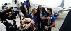 (عکس) این خانم خلبان استقلالی ها را به عربستان برد!