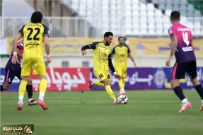 ادامه درخشش آرش رضاوند؛ ستاره سپاهان یک قدم تا بهترین فصل فوتبالی