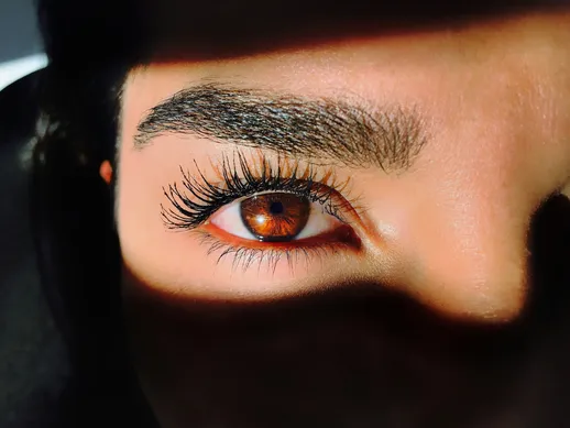 دیگر نیازی به مرتب کردن ابروها نیست؛ ۲۰۲۶ سال ابروهای پر و نامرتب ⌒ 💋