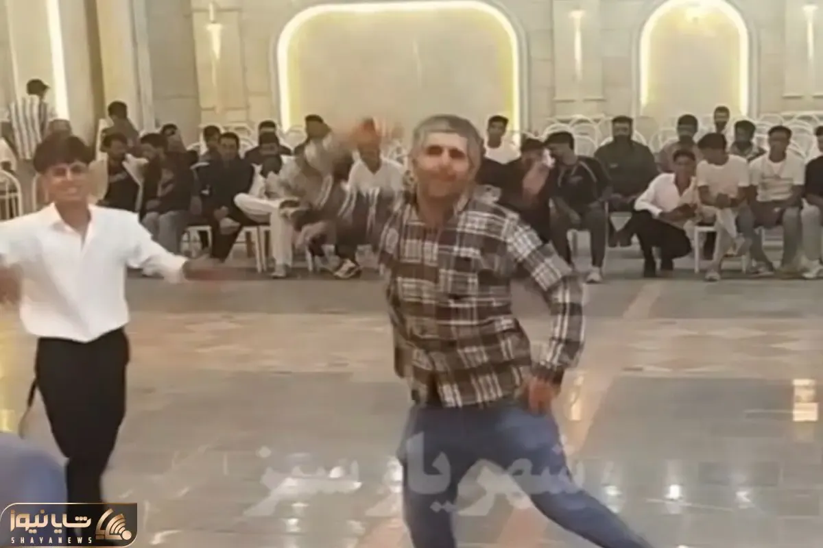 آواز شاد؛ حرکات موزون مرد جوری قاطی پاتیه انگار مغزش با بدنش ضد هم شدن