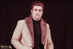شکار لحظه؛ محسن لرستانی در آغوش مادر و همسرش