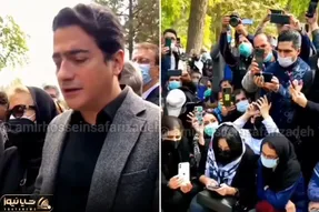 آواز ماندگار؛ همایون شجریان سرمزار پدرش چه جیگر سوز بین این همه ملت آهنگ جانا رو خوند