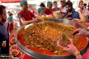 غذای خیابانی؛ جغول بغول جذاب پاکستانی که قیافه اش دل میبره وای به حال طعم و مزه اش