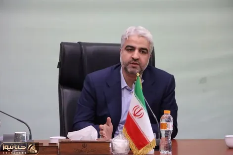 تجلیل فرماندار البرز از ملیکا حشمتی دانش آموز برتر کنکور