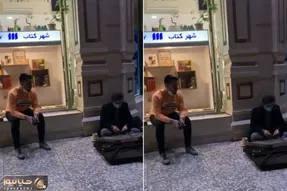 آواز خیابانی؛ ببیند این جوون خسته دل کنار نوازنده با سوز آواز میخونه و احساسیت میکنه