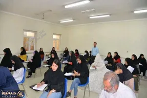 (عکس) دختر بوشهری با لباس عروس سر جلسه امتحان