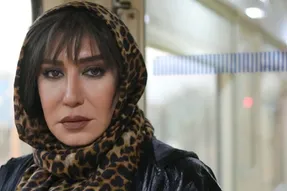 نسیم ادبی با تن پوش عجیب و مو های چتری!