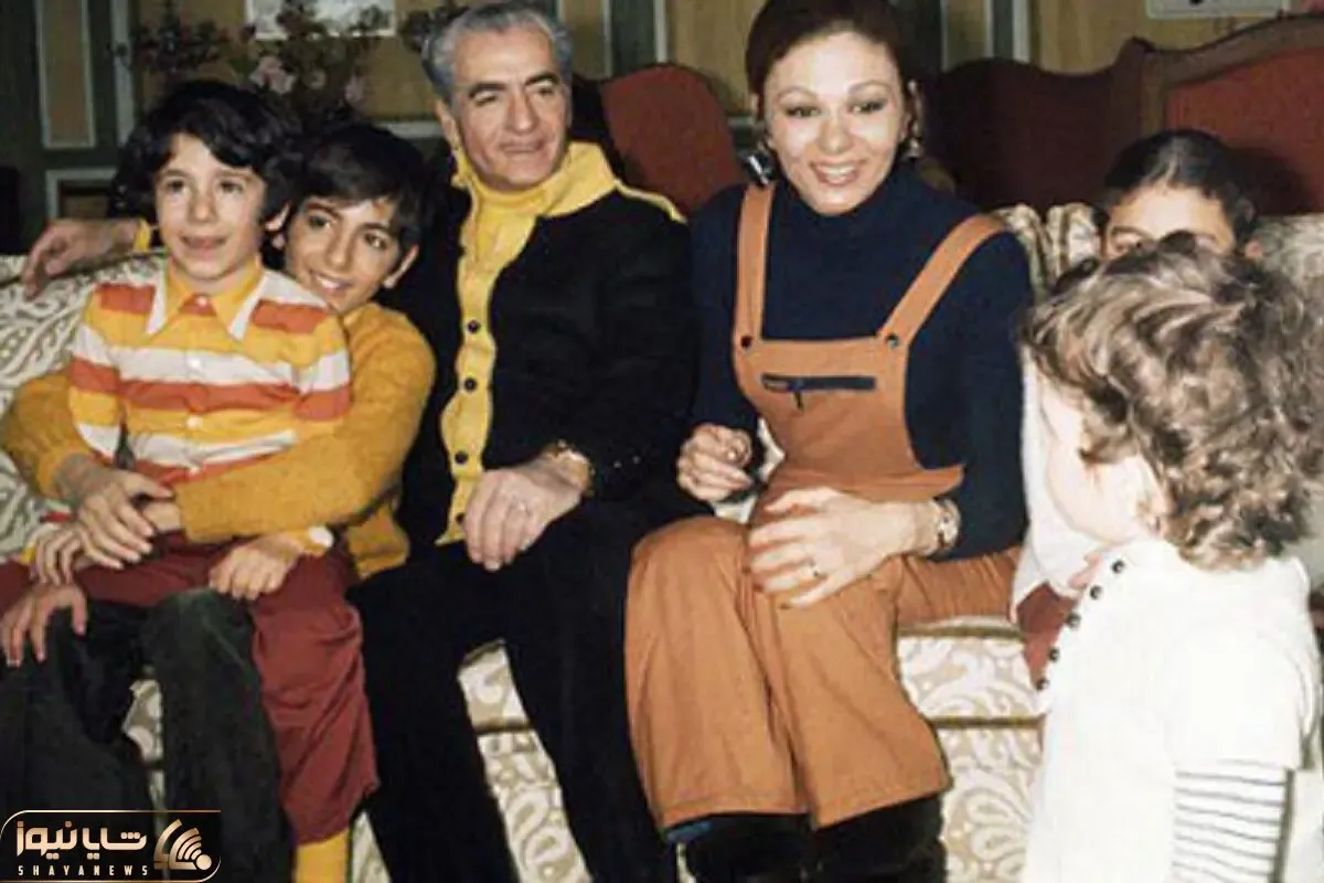 سفر به ایام قدیم سال 1338؛ خاندان محمدرضا پهلوی در تعطیلات سوار بر یک موتور