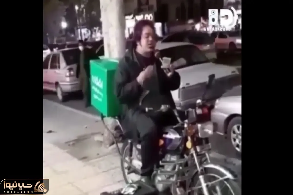 آواز خیابانی؛ ببینید راننده اسنپ رو موتور چه غم انگیز آهنگ مال خود من باش رو میخونه