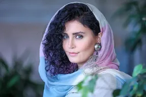 سلفی الناز شاکردوست با یک دختر در آغوش هم! | عکس