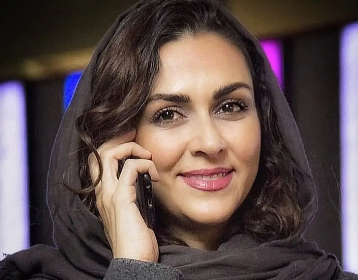 (عکس) تیپ دهه شصتی شیوا ابراهیمی بازیگر کلبه ای در مه