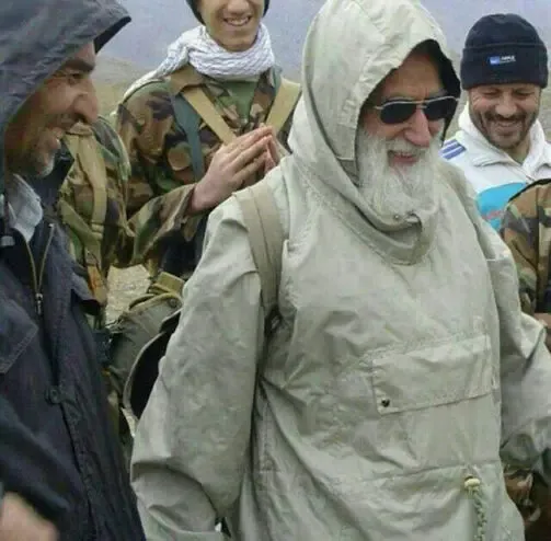 (ویدئو) ماجرای کاپشنی که رهبر انقلاب هنگام کوهنوردی می‌پوشیدند