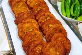 آموزش آشپزی؛ طرز تهیه کوکو سیب زمینی ساده و خوشمزه + چکار کنیم روغنی نشه؟